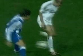 世界足坛十大独门绝技,足坛那些惊艳四座的进球