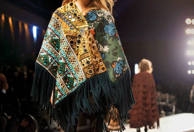 这条礼仪小姐的“迎宾带”，竟然被日日、袁姗姗……抢披上身！