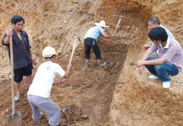 盗墓利器洛阳铲比国外引进的荷兰钻还好使，却有这么一个死穴