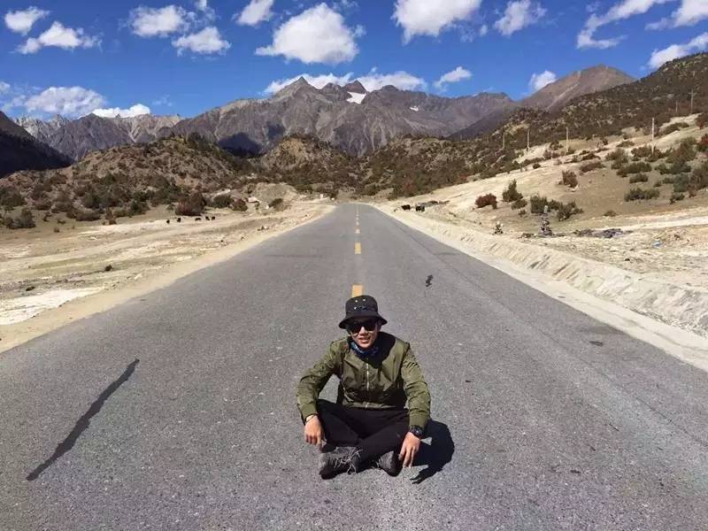 穷游小伙穷游西藏身体终于累垮,10年前穷游西藏