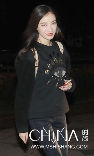 李小璐粉红色卫衣,李小璐卫衣穿搭