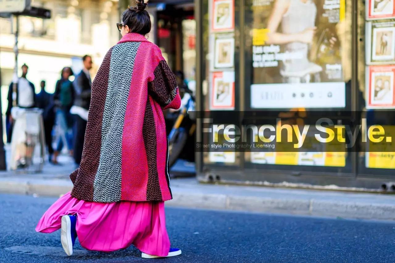 2020年流行色太蓝了附配色表,时尚配色什么颜色好看