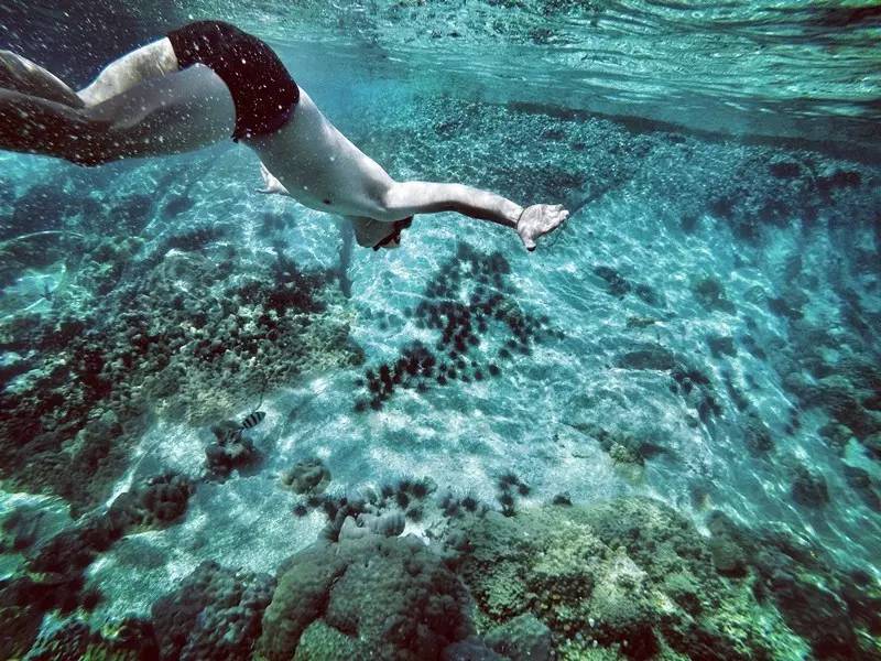 穷游小伙穷游西藏身体终于累垮,10年前穷游西藏