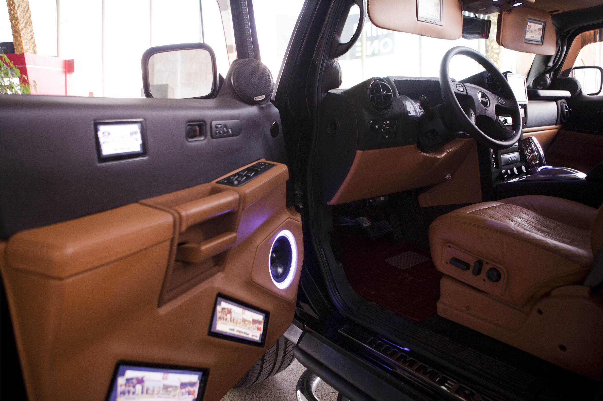 h2悍马爆改,悍马h2国外顶级改装