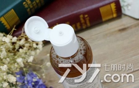 科颜氏金盏花洗面奶油痘皮能用吗 (痘痘肌适合用科颜氏金盏花水吗)