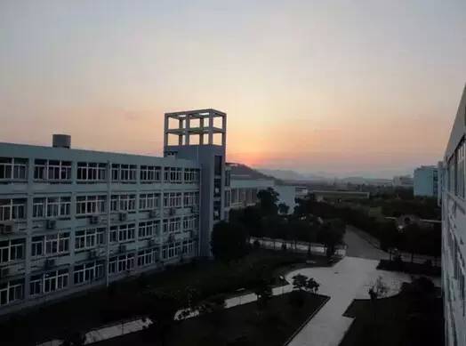 宁波北仑中学实力排名前十名,北仑中学2011年