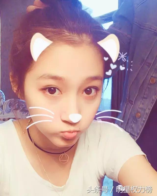 明星自拍除了卖萌还会搞怪！鹿晗TFBOYS教你自拍的正确姿势