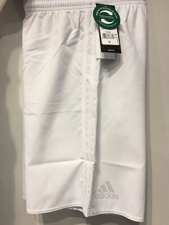 阿迪达斯皇马复古球衣,阿迪达斯全白皇马球衣