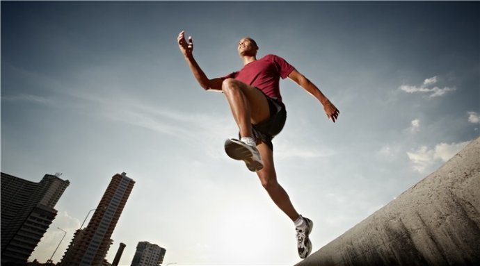 借别人的鞋子比赤脚走得快,借别人的鞋不还