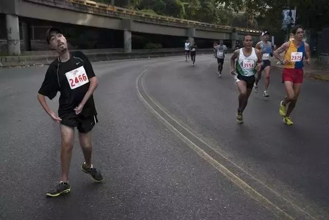 她跑出了1家公司、3本绘本、100余幅奖牌画：不愿十年后悔恨