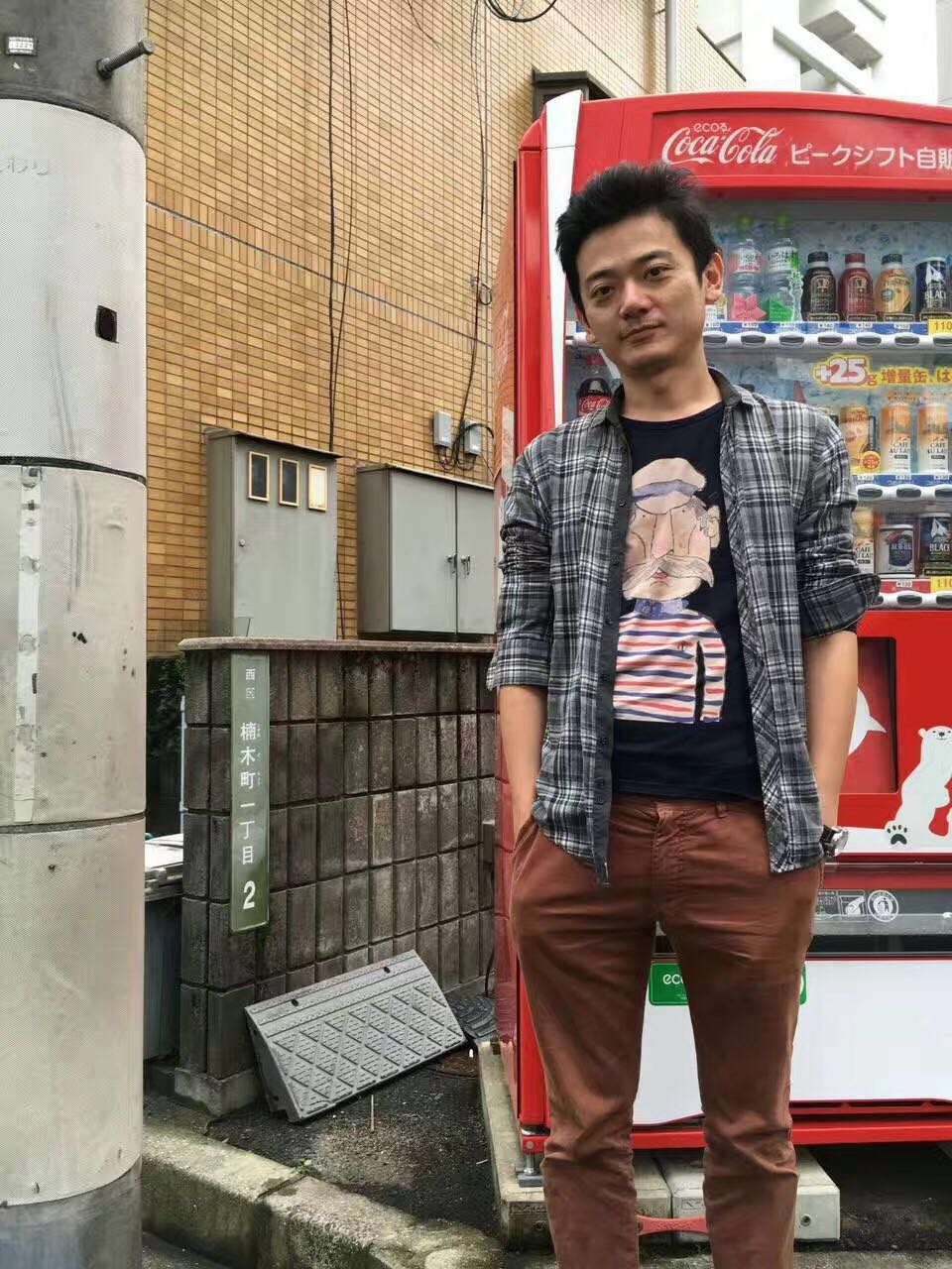 不当翻译官，他钻进居酒屋11年，终在山城做出最旧最暖的日料铺