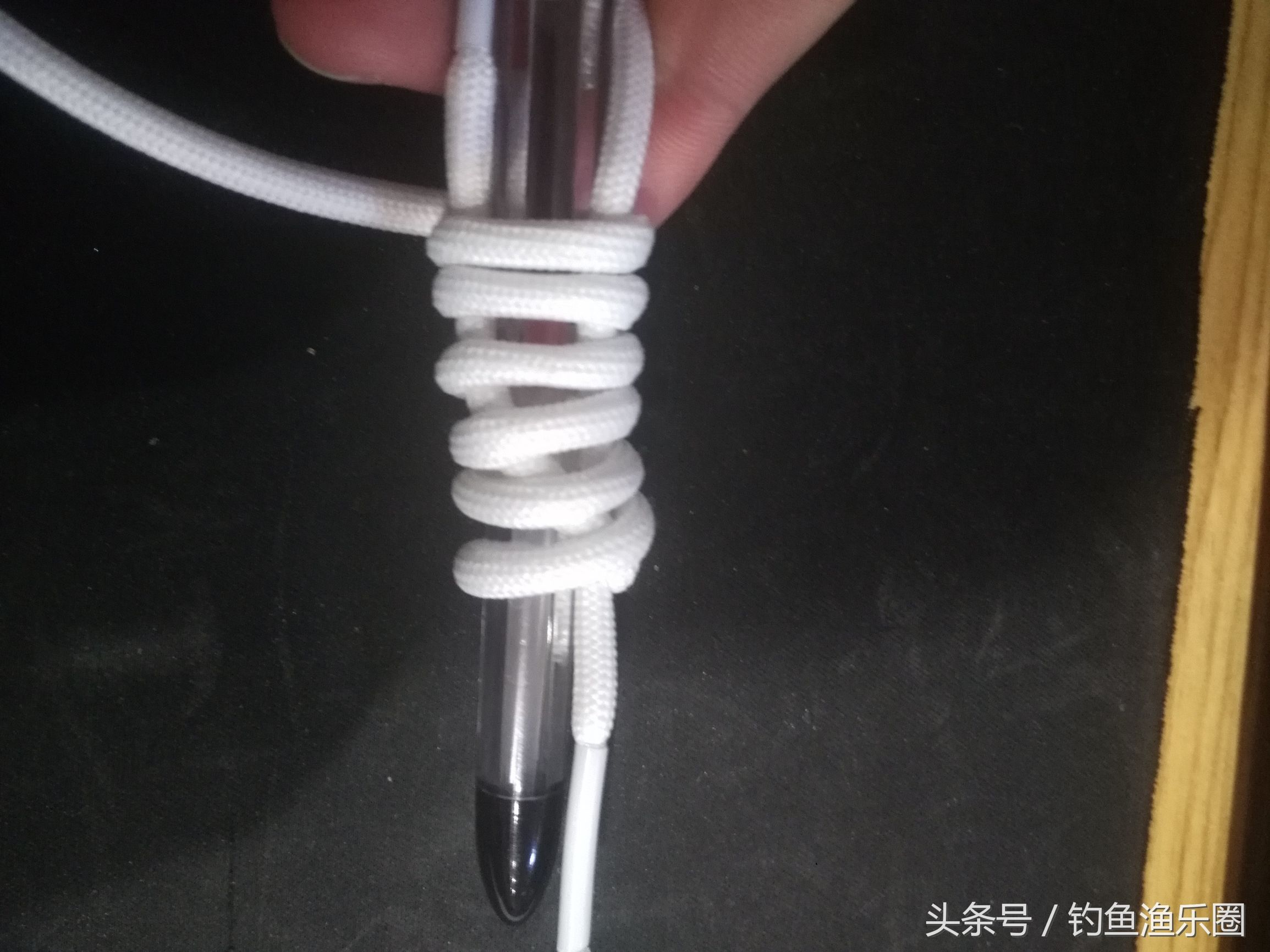 长得像鱼的鱼钩的绑法要怎么绑,绕指绑钩法第二个鱼钩怎么绑