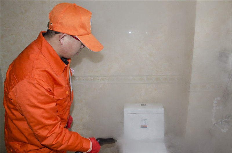 卫生间门口墙面潮湿防水怎么处理,卫生间潮湿长出蘑菇来了怎么办