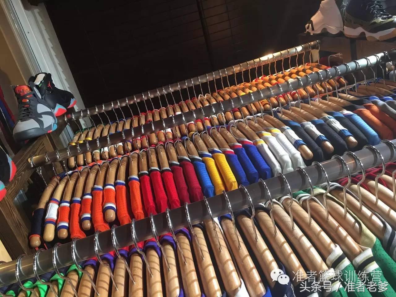 这个大叔的球鞋球衣价值过700万，井上雄彦都想去他家！