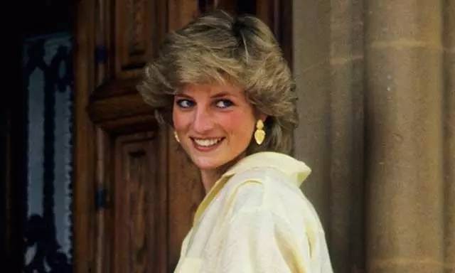 翻牌子｜岁月是支脱毛膏，用对梳子秒变“发海”