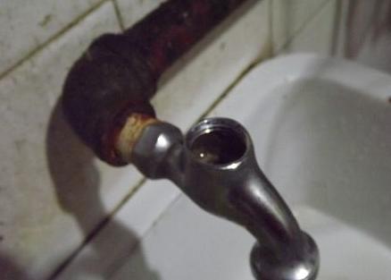 水龙头拧紧漏水怎么解决,家里水龙头漏水怎么修视频