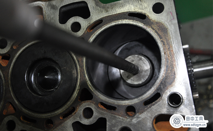 活塞敲缸的故障诊断,活塞敲缸异响可免拆处理吗