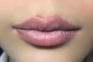 正确涂口红的步骤新手一看就会,最简单涂口红不掉色