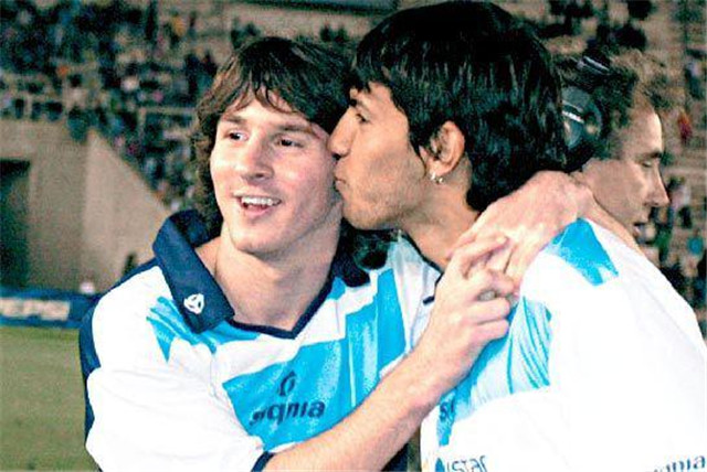 足坛“基情四射”，没想到你是这样的球星，厉害了word哥