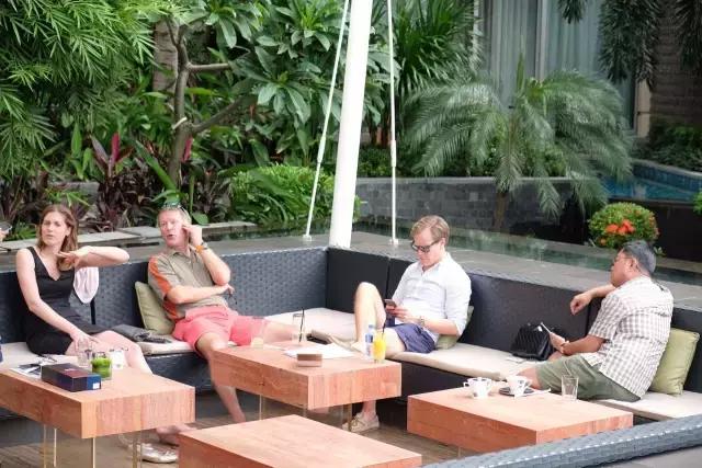 杨幂刘恺威最新一期从酒店出来,杨幂刘恺威法国巴黎定情之作