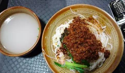 云南美食小吃排行榜10强,中国舌尖上的美食云南小吃