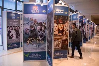 「文体艺苑」少林足球迎来“洋教练”中西合璧打造“功夫足球”