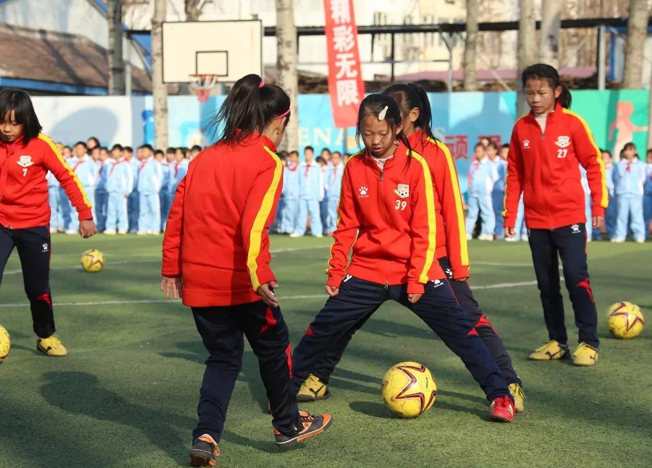 湖滨小学校园足球,小学校园足球联赛活动简报