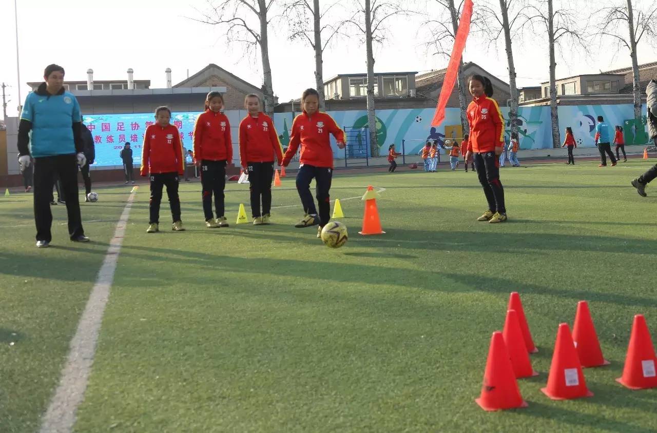 湖滨小学校园足球,小学校园足球联赛活动简报