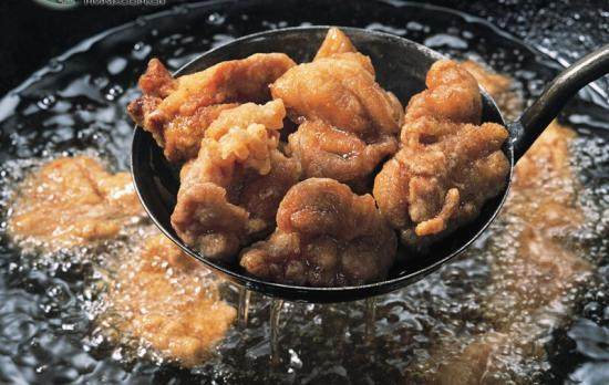 炸过鱼的油怎么处理不腥,炸过的油如何变清澈变香