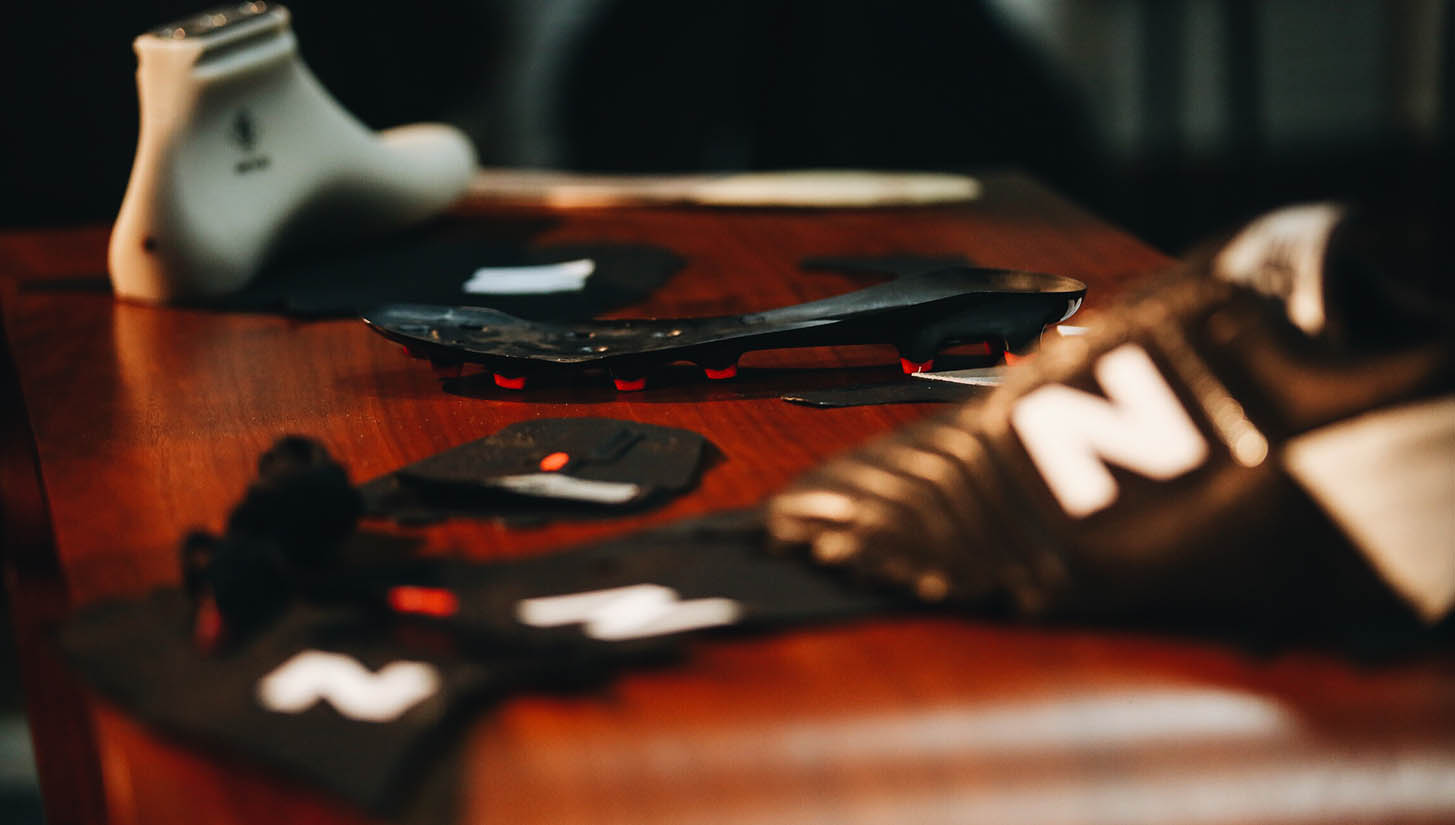 一双球鞋制作全过程,定制球鞋生产全过程