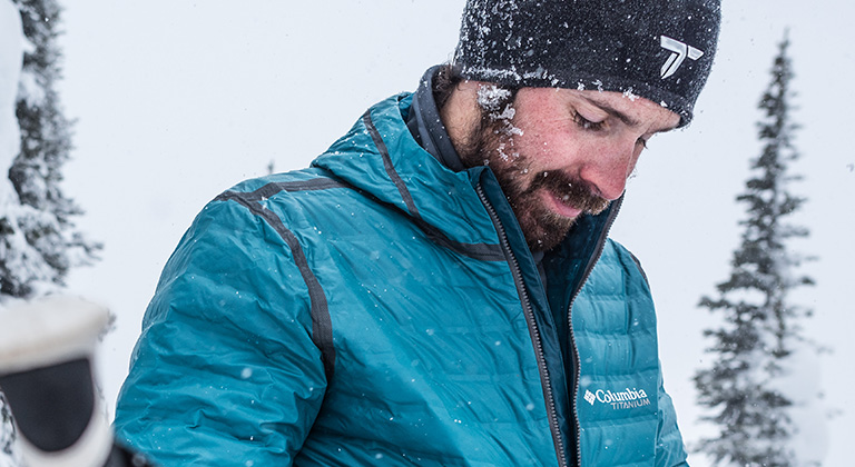 滑雪服品牌推荐单板,ak滑雪服什么品牌