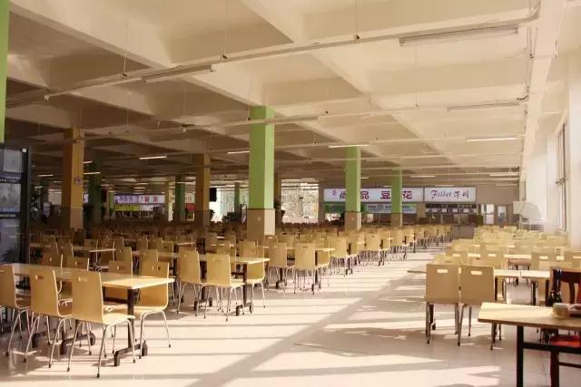 成都锦城学院大学最大食堂,川大锦城学院7个食堂