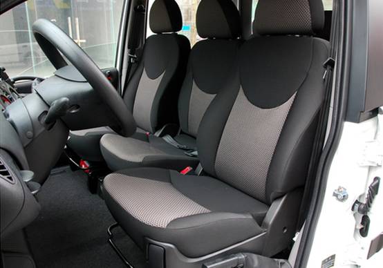 除了驾驶位哪个位置比较安全,驾驶位和副驾驶位中间是什么