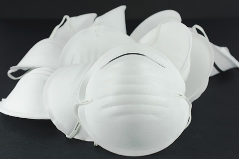 鼻屎是黄色的严重么,鼻屎是白色还是黄色