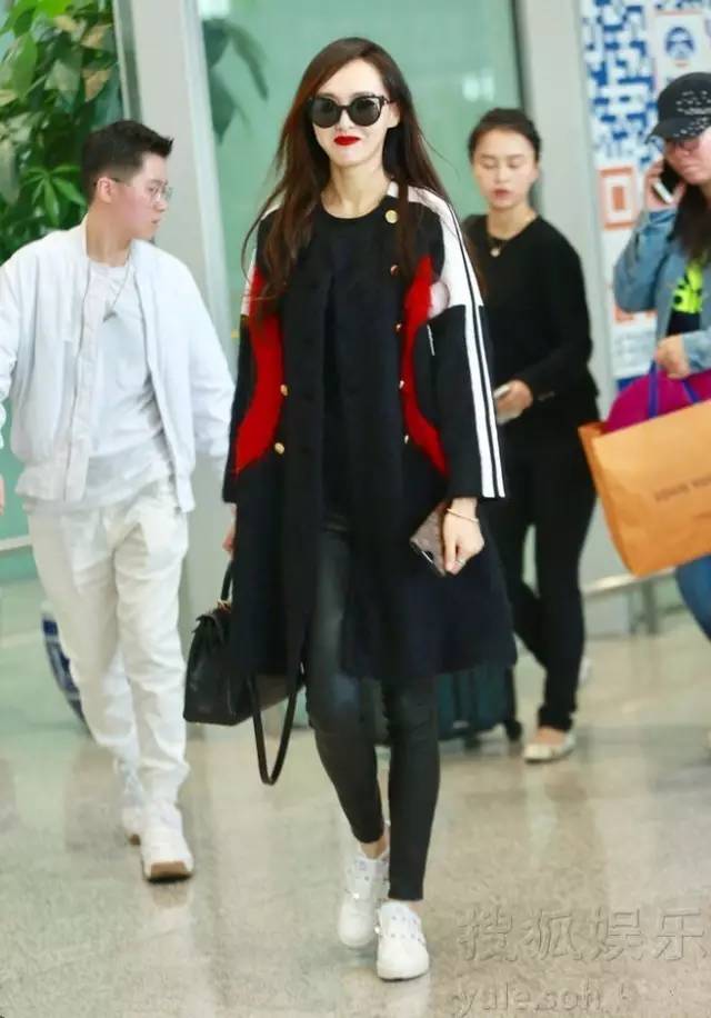 杨幂凌晨为baby送生日祝福,杨幂给唐嫣送祝福