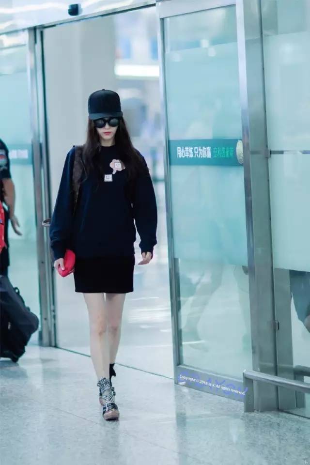 杨幂凌晨为baby送生日祝福,杨幂给唐嫣送祝福