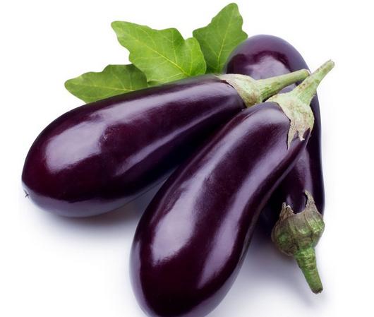 睡觉以前吃东西好吗,睡觉前吃得饱饱的好吗