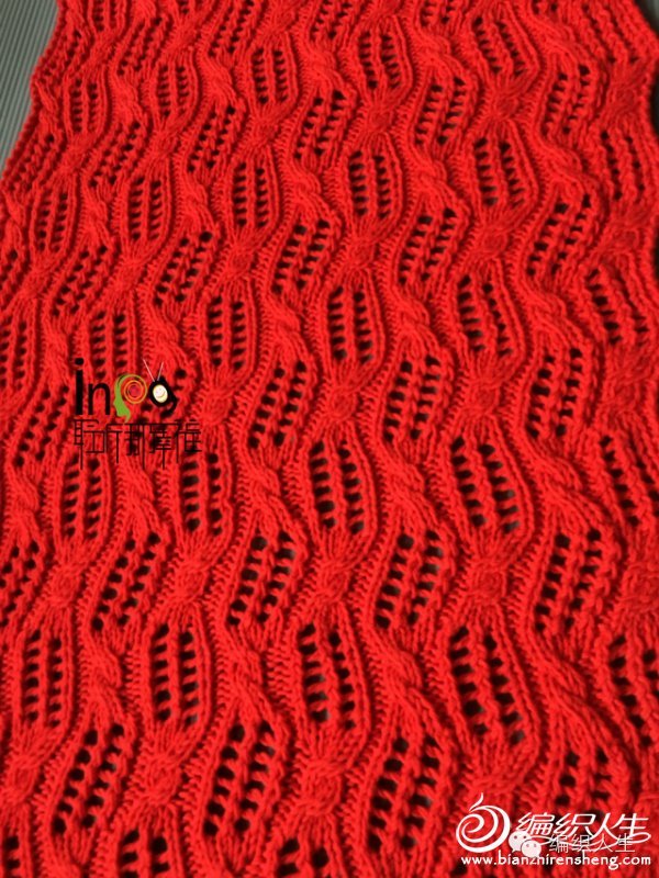 围巾冬日纯色搭配,秋冬红围巾的时尚打法