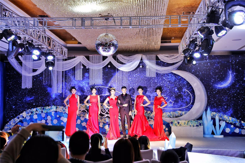 鎬︾劧鏄熷姩澶у,鎬︾劧鏄熷姩濠氱罕