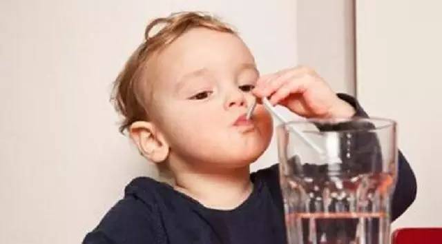 千万别让宝宝在这三个时间段喝水,特殊时期如何让宝宝多喝水