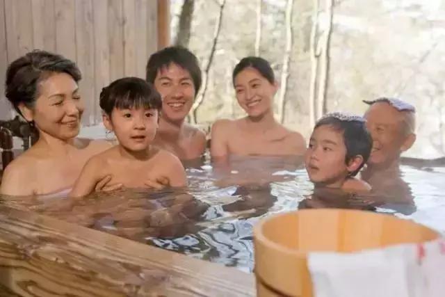长知识健康养生,室外温泉冬天可以泡吗