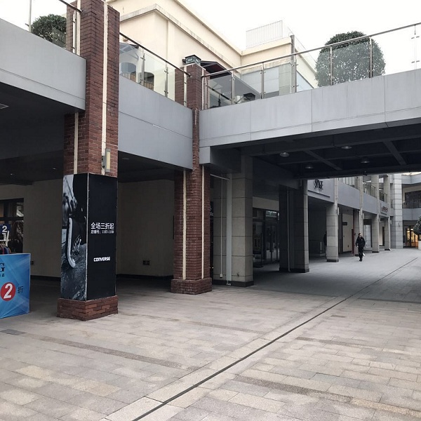 线下“特卖之王”，能容下一个入侵者吗？║冷眼看市场