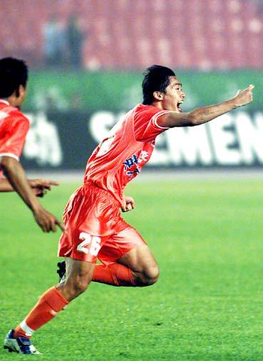 前鲁能队长因打架被扫地出门，35岁高龄依然状态良好