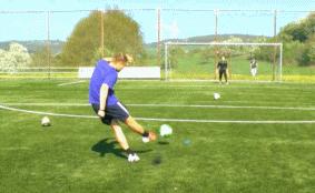 足球如何像卡洛斯一样暴力射门,卡洛斯暴力射门教学