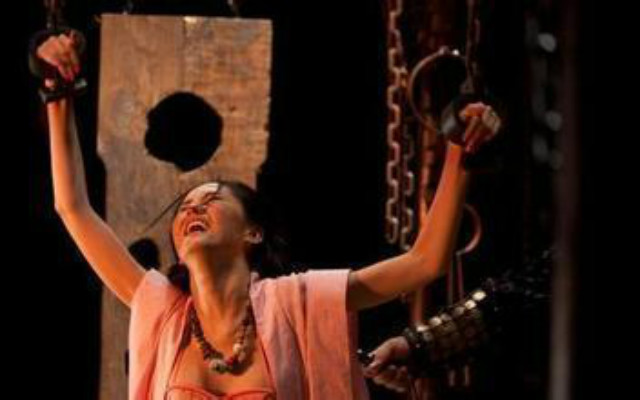 他是“疯暴”皇帝，不仅欺负亲娘岳母还在灵堂前奸污大臣的遗孀