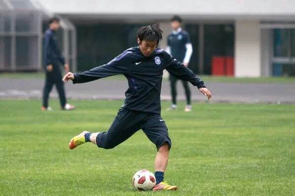 一个比一个惨，于根伟接班人，没有一人踢中超，最惨的无球可踢！