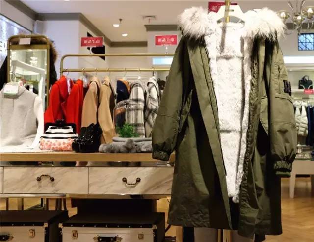 听说草木绿是2017年度代表色！我只想穿上美美的圣诞色，不小心领先时髦一整年！