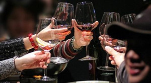 喝酒后吃西红柿和酸奶,喝完酒第二天喝西红柿