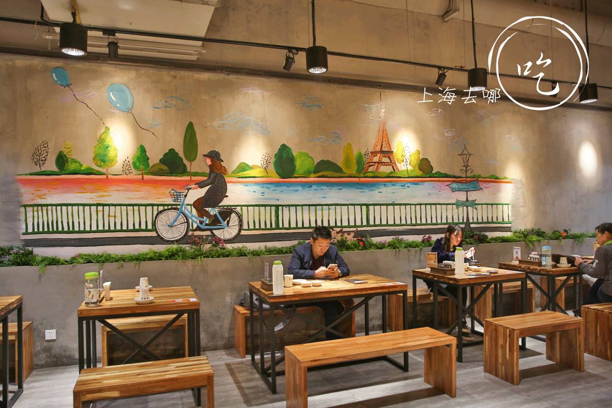 魔都这家店有一只“浴火焚身”的韩国鸡，一群人竟然抢着去滚菜单！