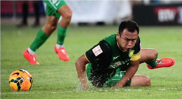 曾强突卡洛斯，被法尔考称最好中国球员，今或退役结束一个时代